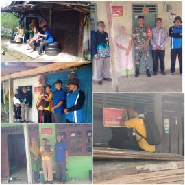 PEMASANGAN STIKER KELUARGA MISKIN PADUKUHAN GANTIWARNO KALURAHAN KAMPUNG 